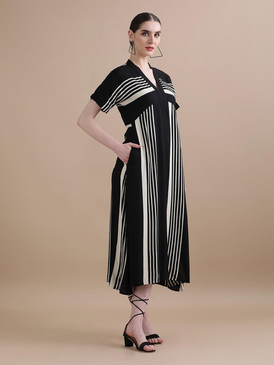Burning Bones Women's Cotton Black Relaxed Fit Printed Maxi Dress With Pocket